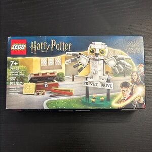 LEGO Hedwig at 4 Privet Drive Brand New In Box